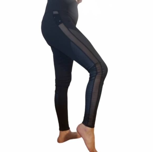 ALO Yoga Terra leggings . Back. - Picture 6 of 12